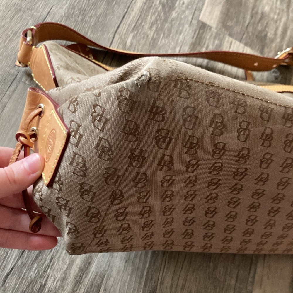 Dooney & Bourke signature shoulder bag. K664407 - Picture 10 of 16